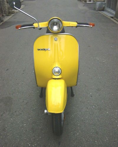 Front view of Vespa 100