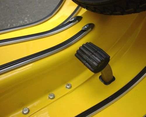 Vespa 100 foot brake