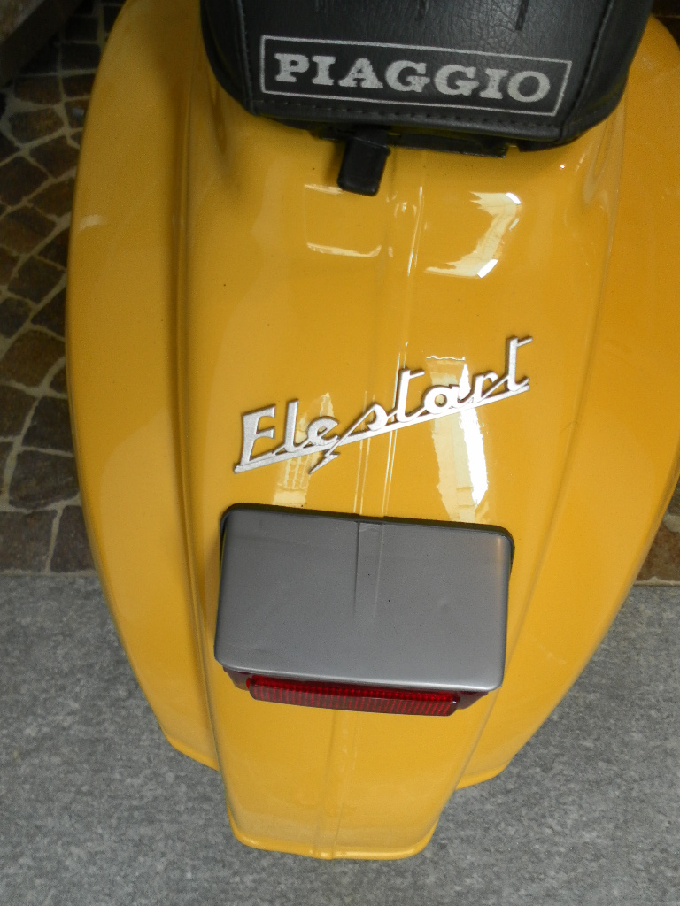 Vespa 50 Elestart rear badge