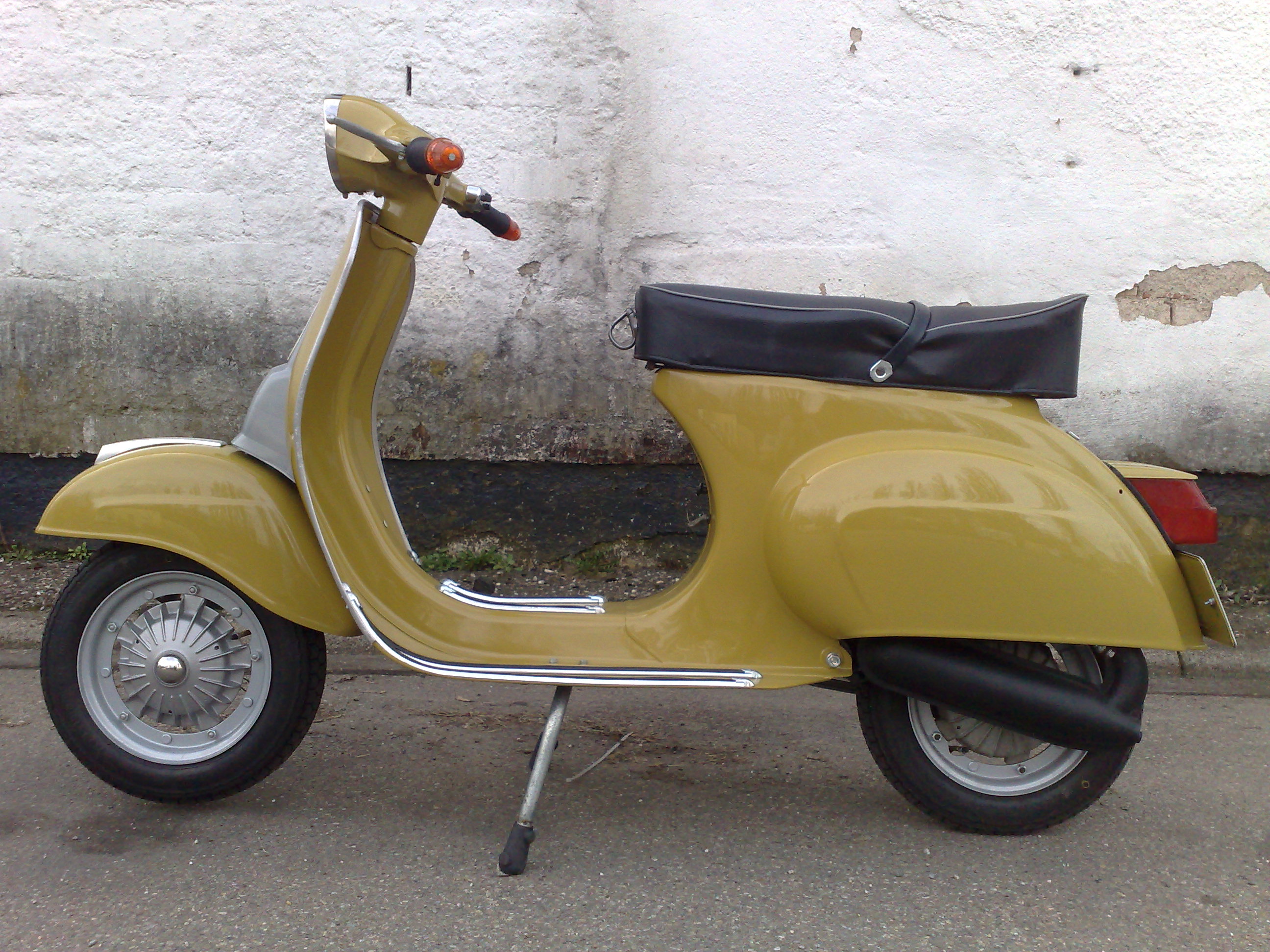 Vespa 50 SR left side