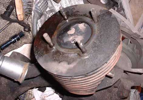 Vespa ET3 cylinder with the head removed