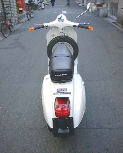 Rear of Vespa 125 ET3