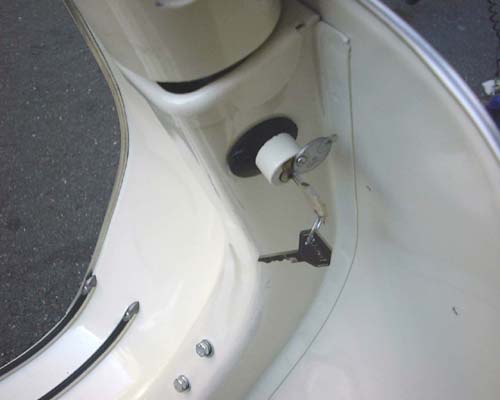 Vespa 125 ET3 steering lock