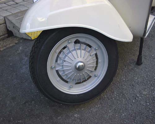 Vespa 125 ET3 brakes