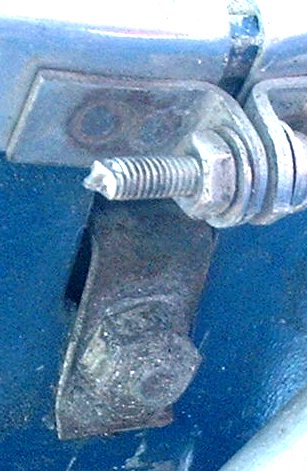 Headlight adjuster clip on a Vespa smallframe