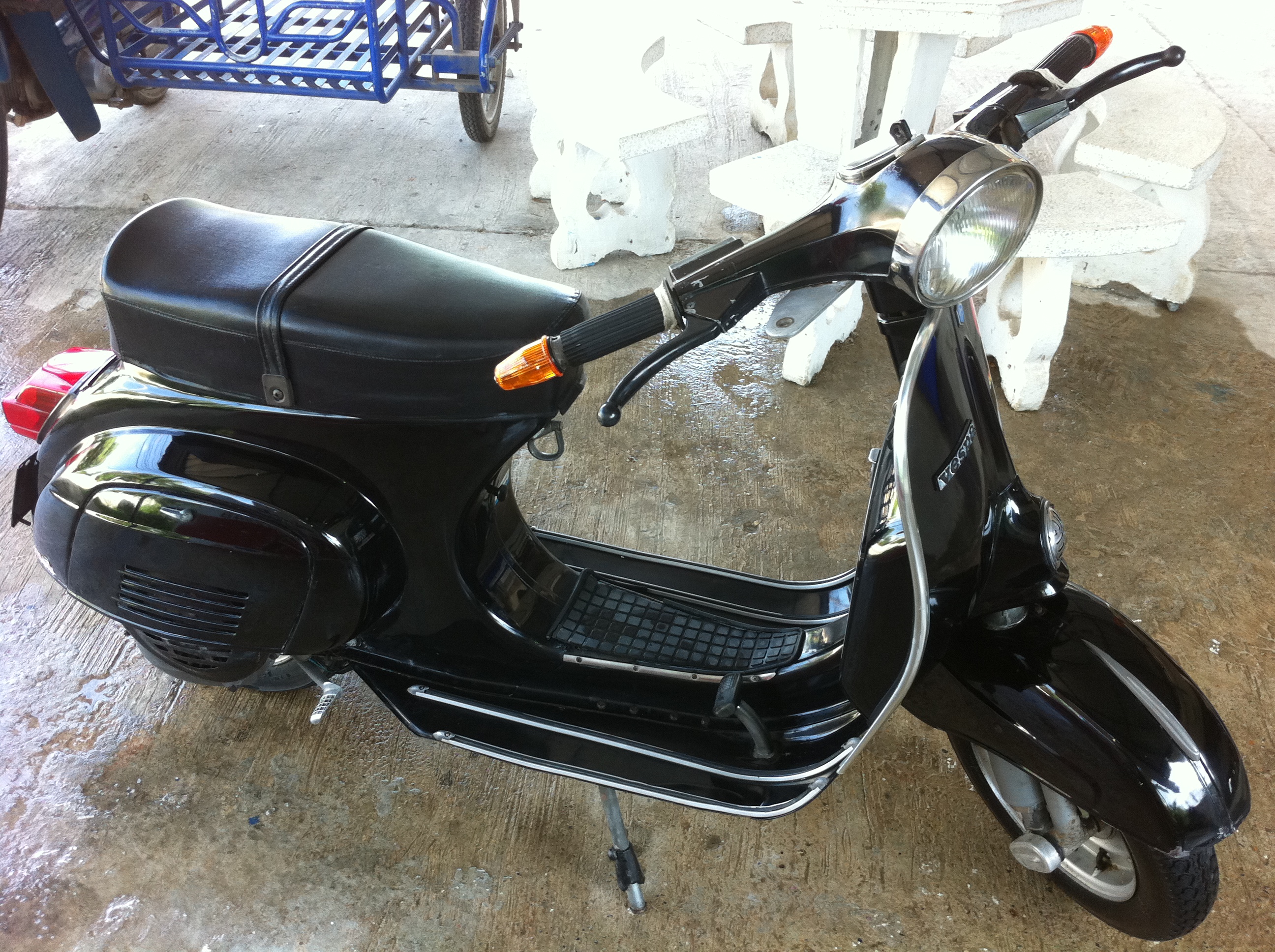 Taiwan Vespa 125 ES black